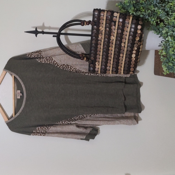 gigio plus Tops - GiGio Plus leopard print Henley top